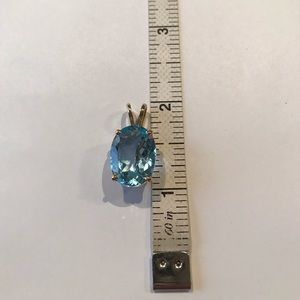14K gold 9.84 Carat blue topaz necklace pendant